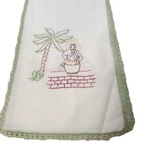 VTG 1960's TABLE RUNNER COTTAGE 36" HAND EMBROIDERED DRESSER SCARF ESTATE MCM